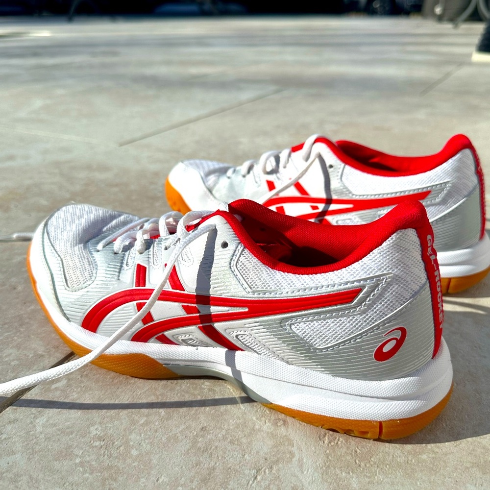 ASICS Women’s Volleyball Shoes, Size 8 1/2, only worn once